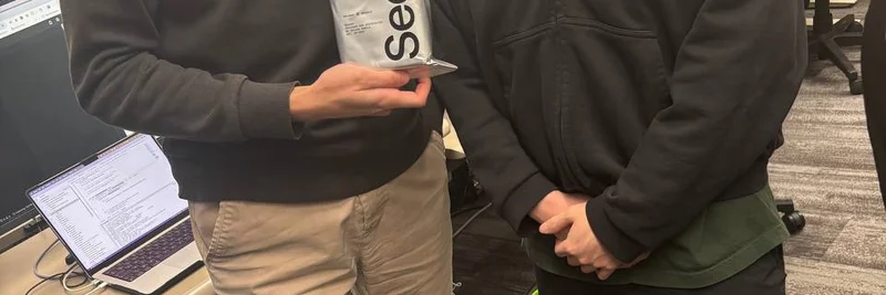 Solana Seeker Phoneが到着：ミームトークン生態系における暗号ハードウェアへの強気シグナル