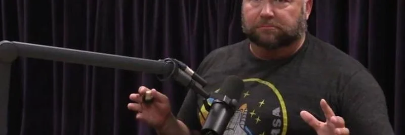 Helius Labs 的 Mert 发了个关于不停逢低买入搞笑的迷因推文