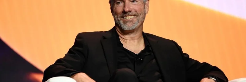 マイケル・セイラーのStrategyが10,624BTC（9.62億ドル）を一括購入：強気の合図かミーム的狂気か？